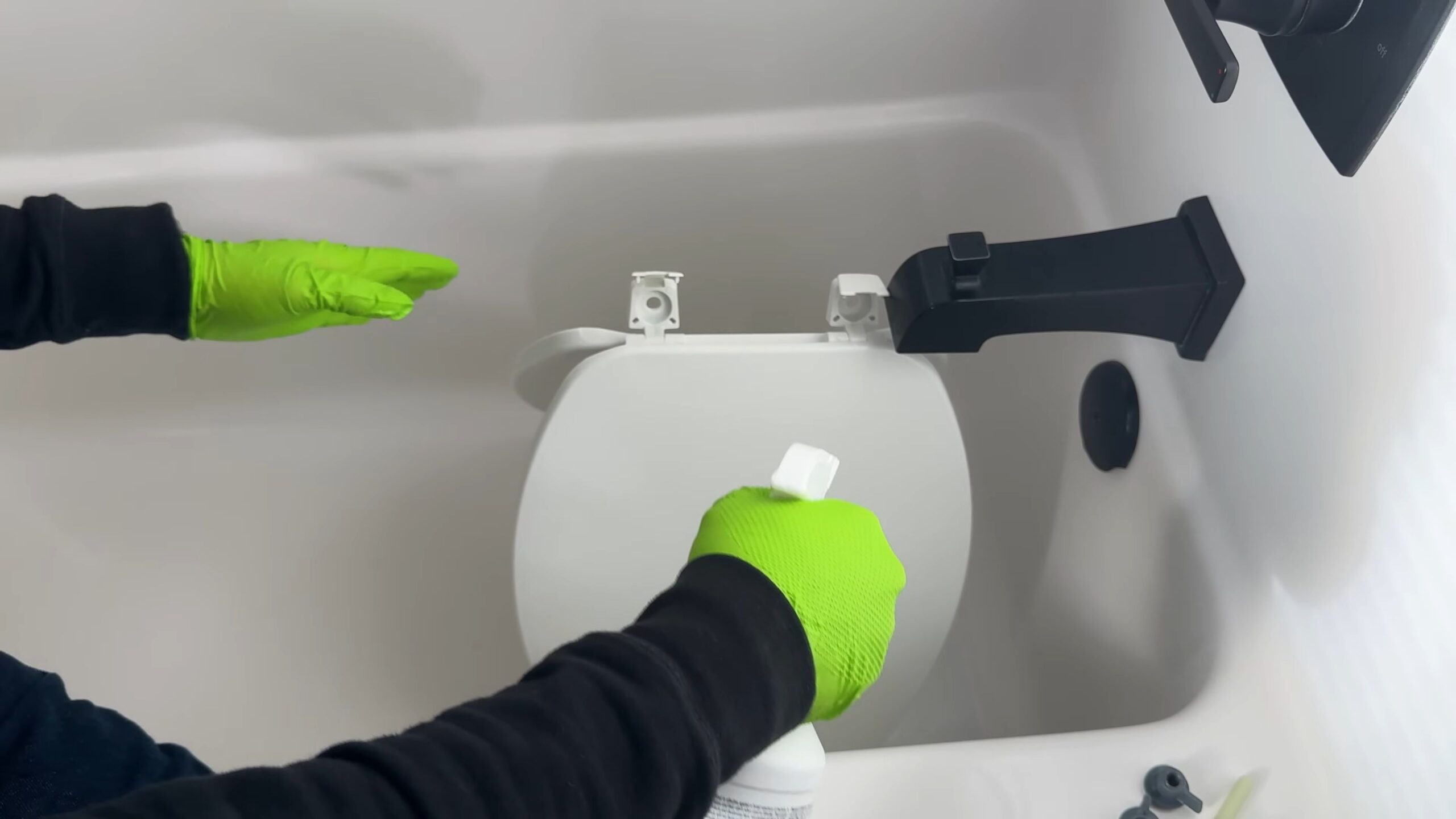 Effective bathroom cleaning hacks